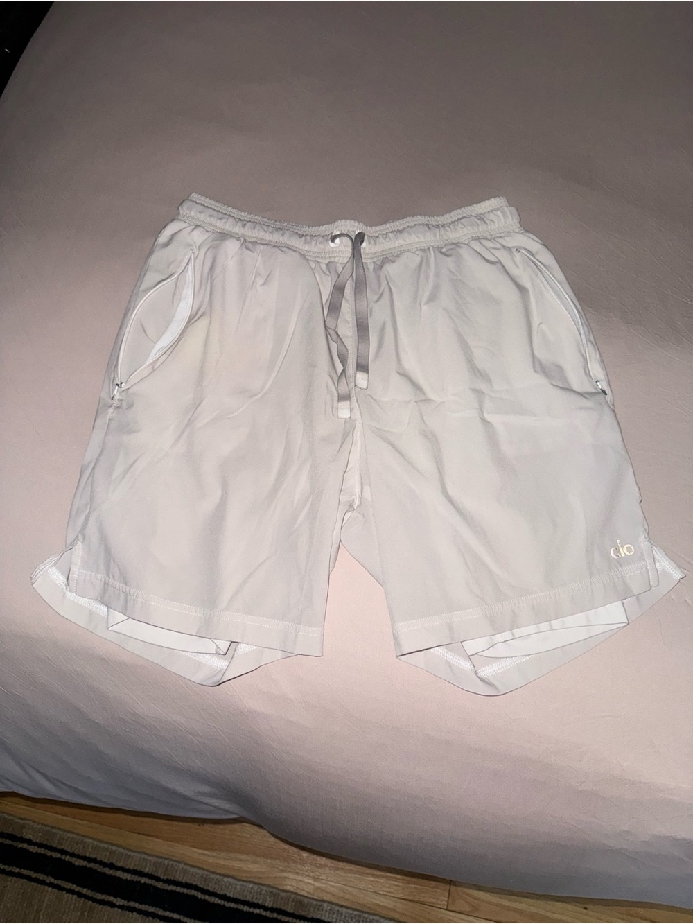 ALO Yoga Men's White Athletic Drawstring Shorts
